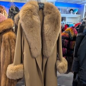 Luxurious Cashmere And Brown Fox Fur Trim Coat